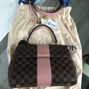 Beautiful and hard to find, LV BOND STREET MM D EBE MAGNOLIA Crossbody/handle.